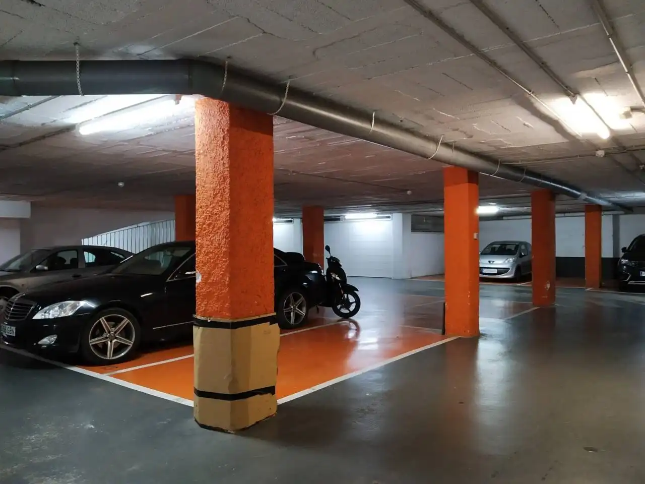 Parkplatz von Garage zum Verkauf in Centre