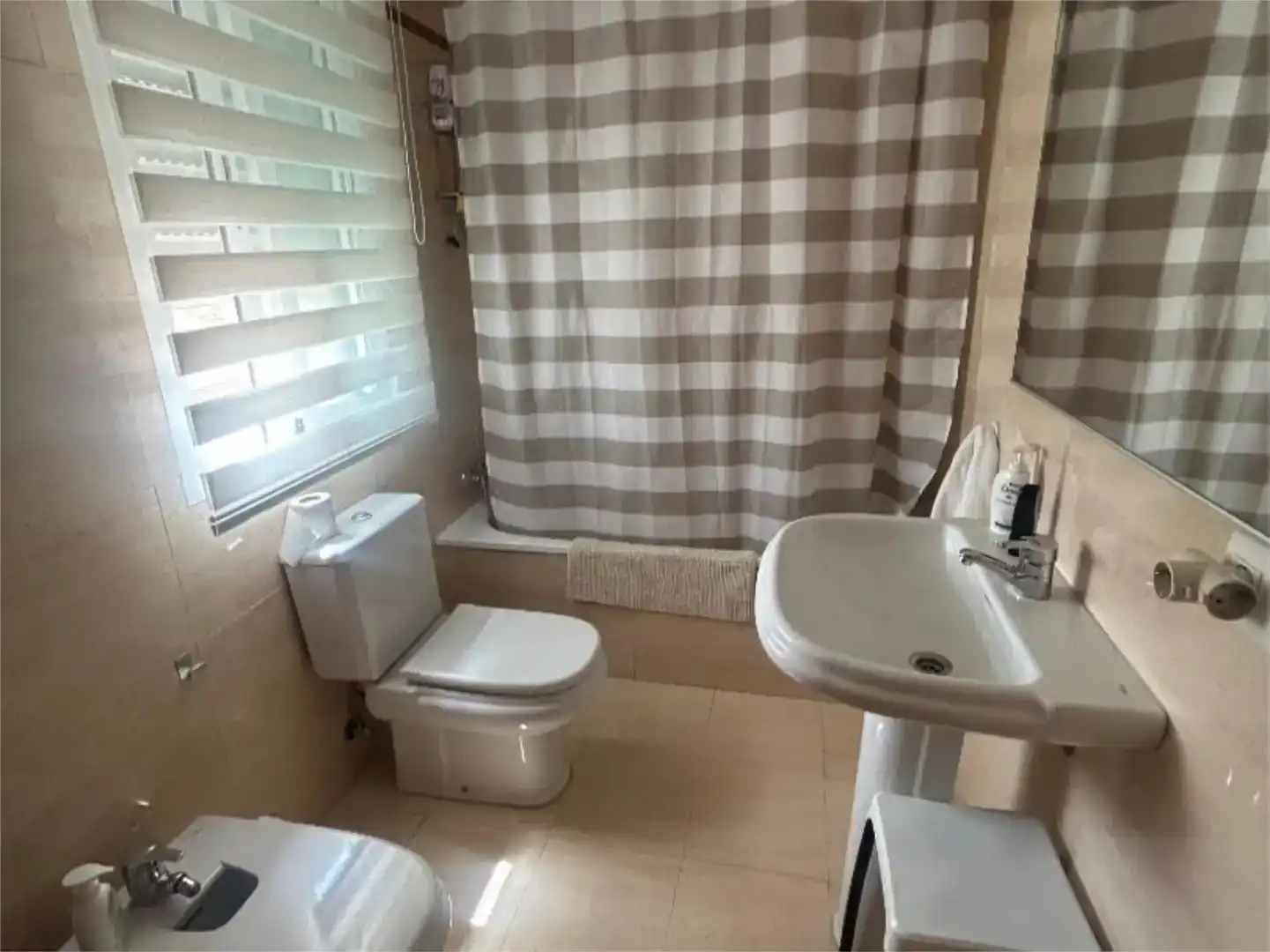 Bany de Pis en venda en Hontanares de Eresma amb Jardí privat, Traster i Piscina