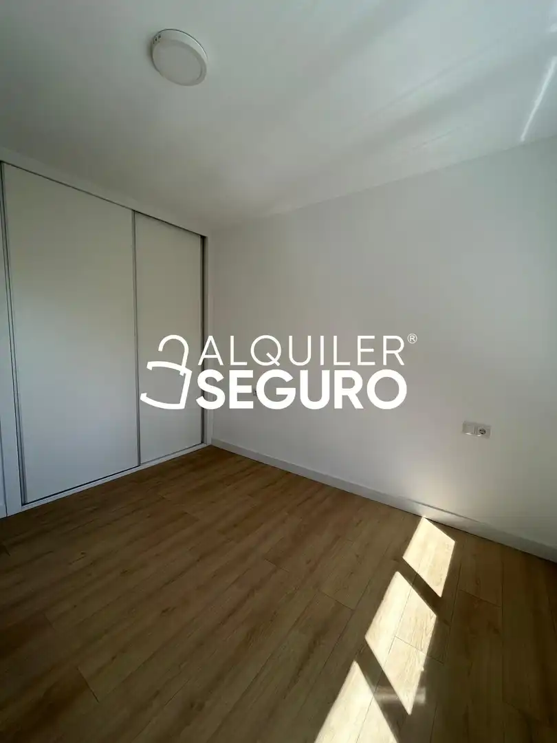 Dormitori de Pis de lloguer en Coslada amb Calefacció i Terrassa