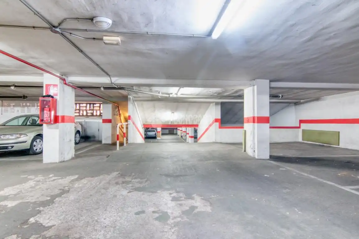 Parkplatz von Garage zum Verkauf in Salamanca