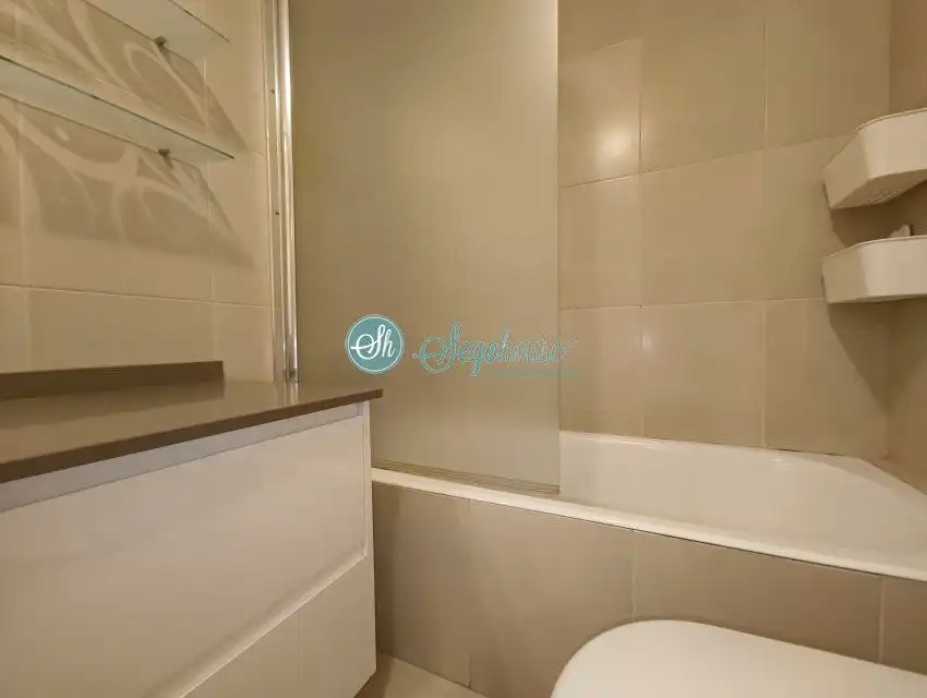 Baño de Piso en venta en Torrecaballeros con Calefacción y Internet