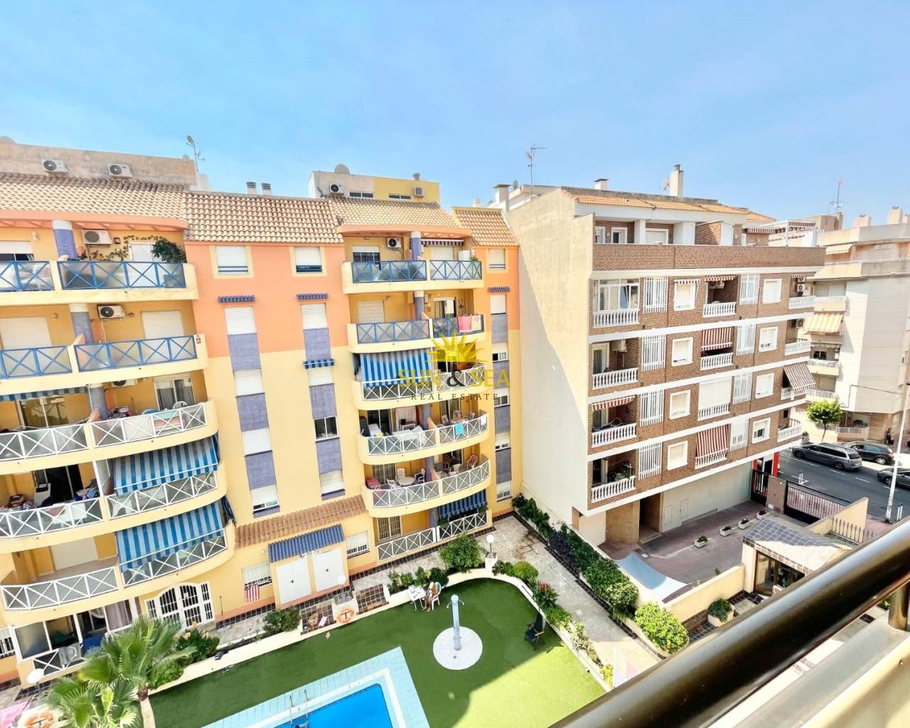 Vista exterior de Apartament de lloguer en Torrevieja amb Aire condicionat, Calefacció i Piscina