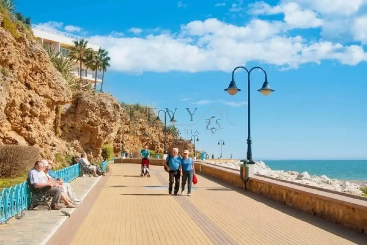 Vista exterior de Casa o xalet en venda en Torremolinos amb Calefacció, Jardí privat i Terrassa