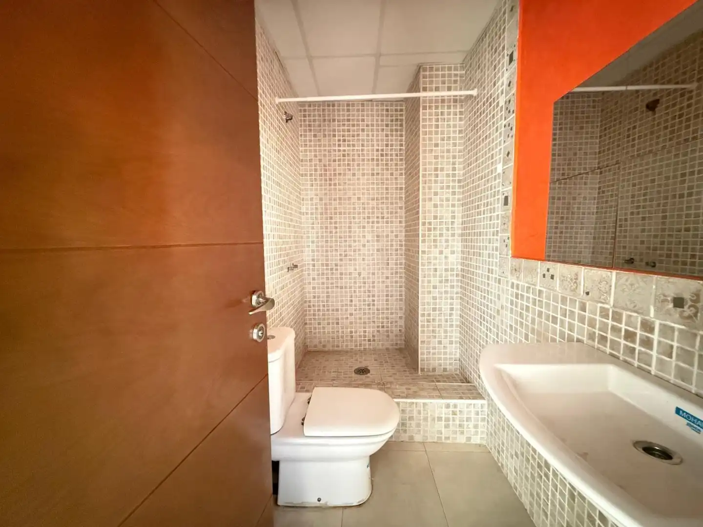 Baño de Piso en venta en Benifaió con Terraza y Balcón