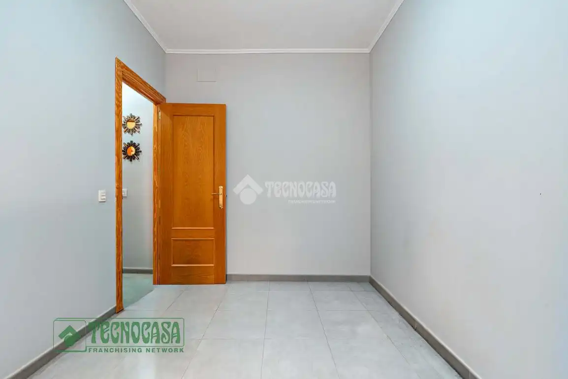 Piso en venta en Roquetas de Mar con Jardín privado, Terraza y Balcón