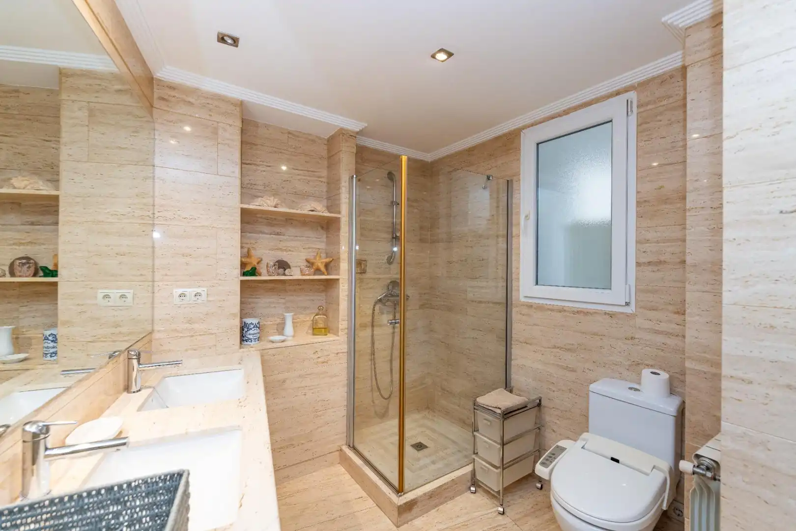 Bathroom of Flat for rent in Granada  with Air Conditioner, Furnished and Balcony