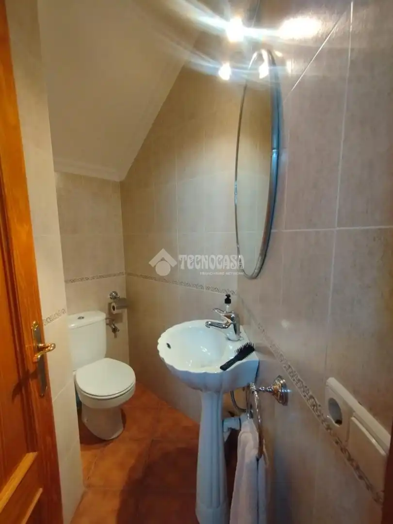 Badezimmer von Einfamilien-Reihenhaus zum Verkauf in Málaga mit Klimaanlage, Terrasse und Balkon