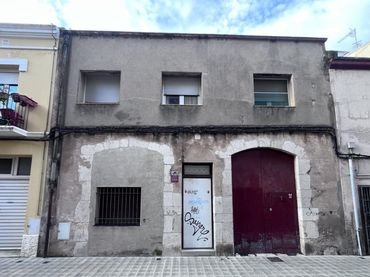Reihenhaus mit Garten zum Verkauf in Carrer Carrer Cendrassos