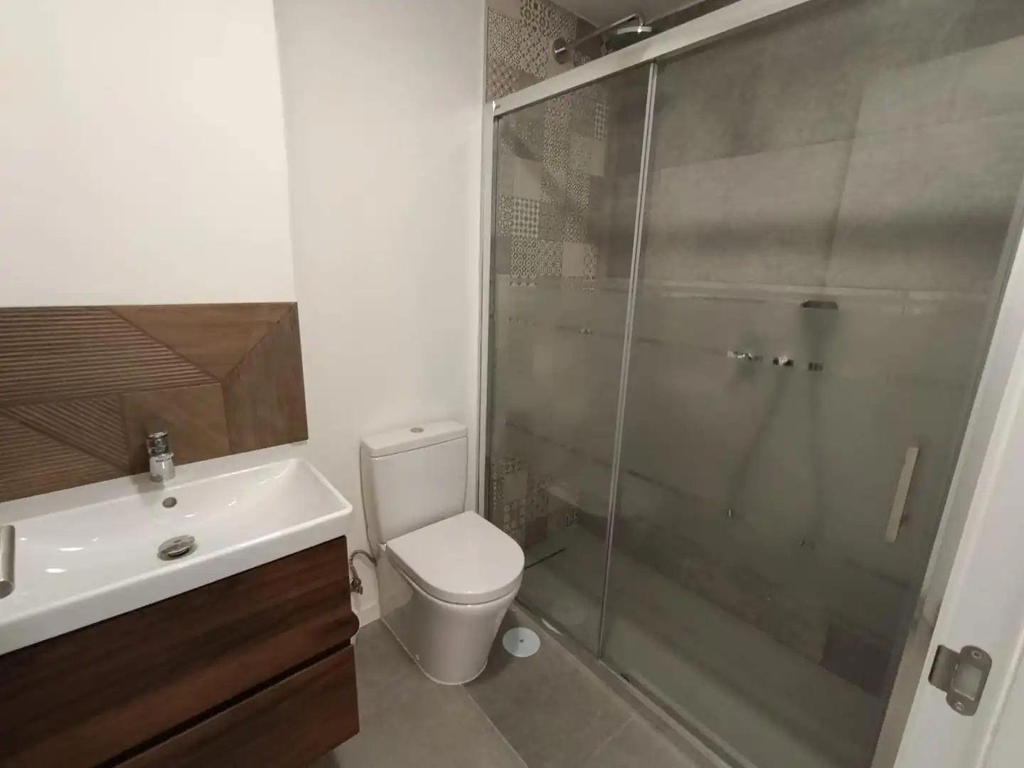 Bathroom of Flat for rent in Torremolinos  with Air Conditioner, Heating and Private garden