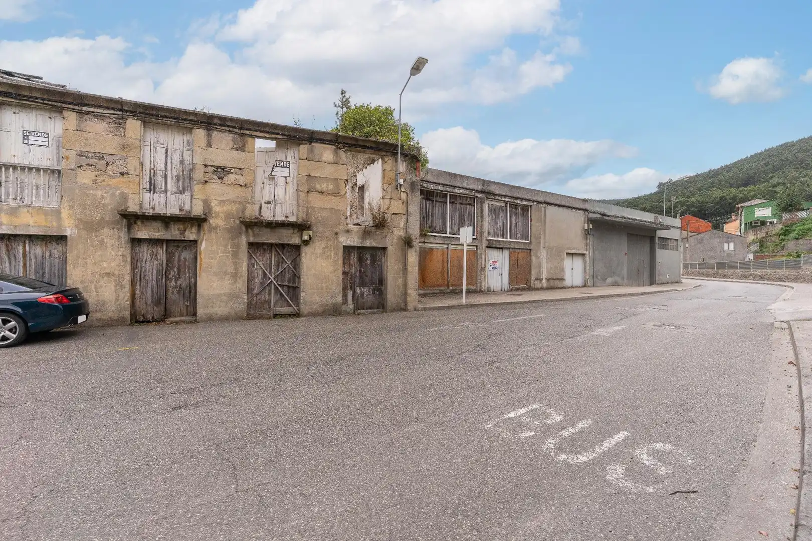 Vista exterior de Nau industrial en venda en Viveiro