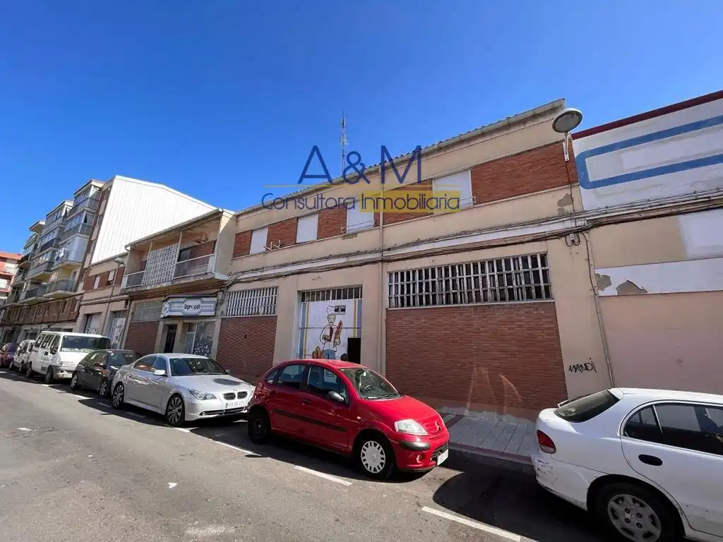 Vista exterior de Edifici en venda en Valladolid