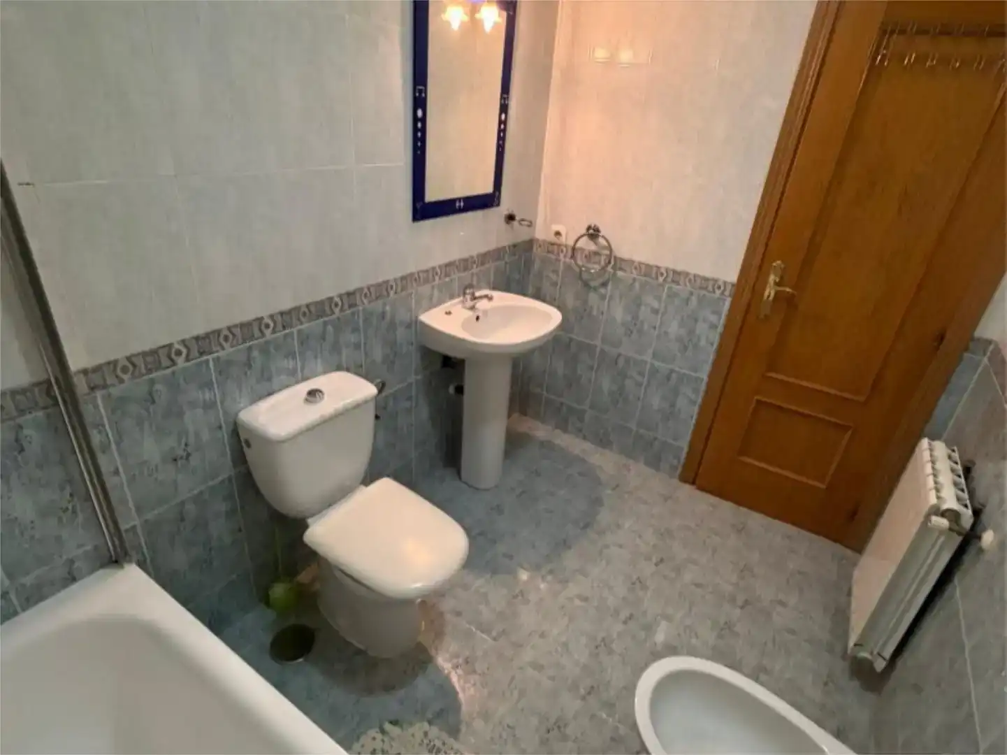 Bany de Casa o xalet en venda en Cedillo del Condado amb Piscina i Balcó