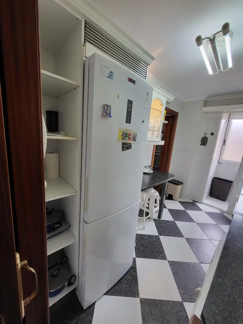 Cuina de Pis de lloguer en Badajoz amb Moblat i Rentadora