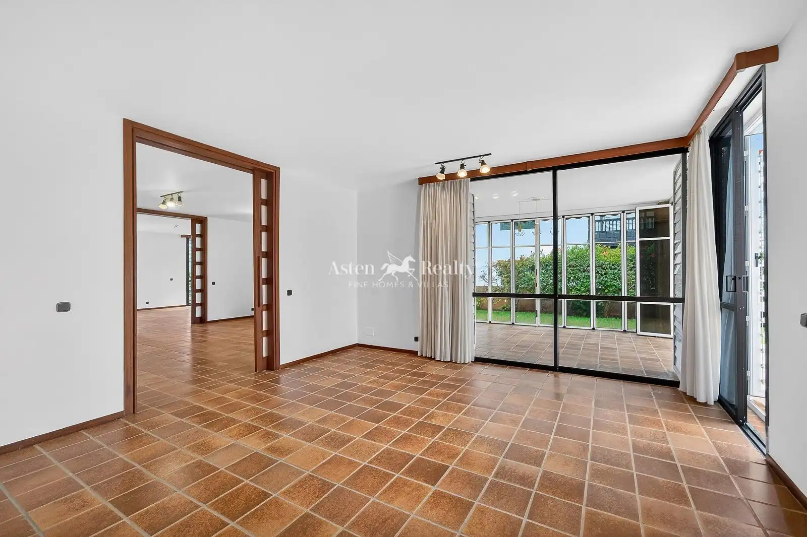 Sala d'estar de Casa o xalet en venda en Puerto de la Cruz amb Jardí privat, Terrassa i Traster