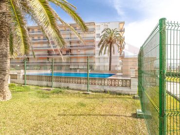 Pis amb piscina en venda a La Pineda