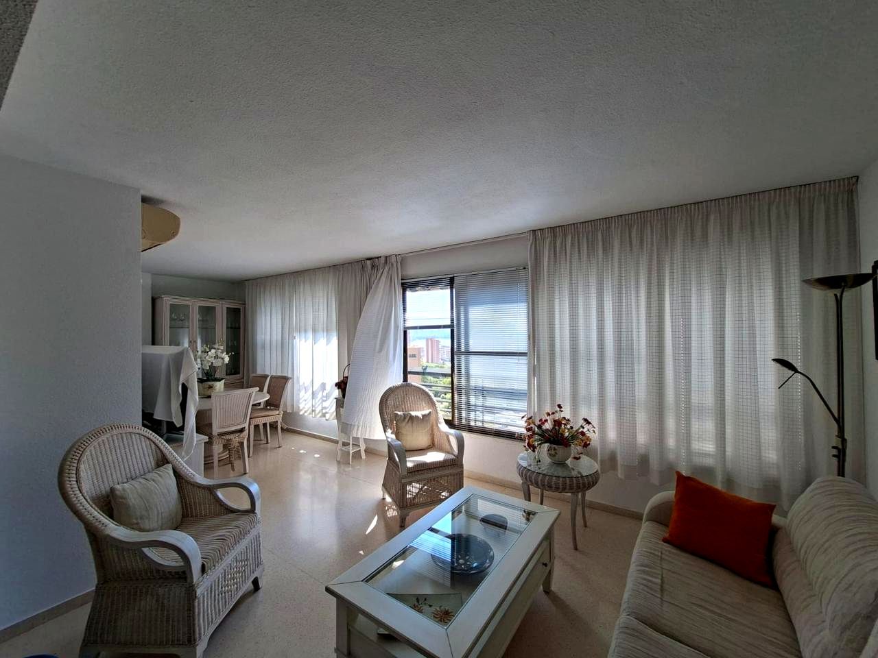 Sala d'estar de Pis en venda en Benidorm amb Aire condicionat, Terrassa i Traster
