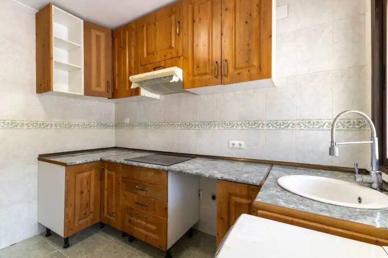 Cuina de Casa o xalet en venda en Duruelo amb Calefacció, Terrassa i Piscina