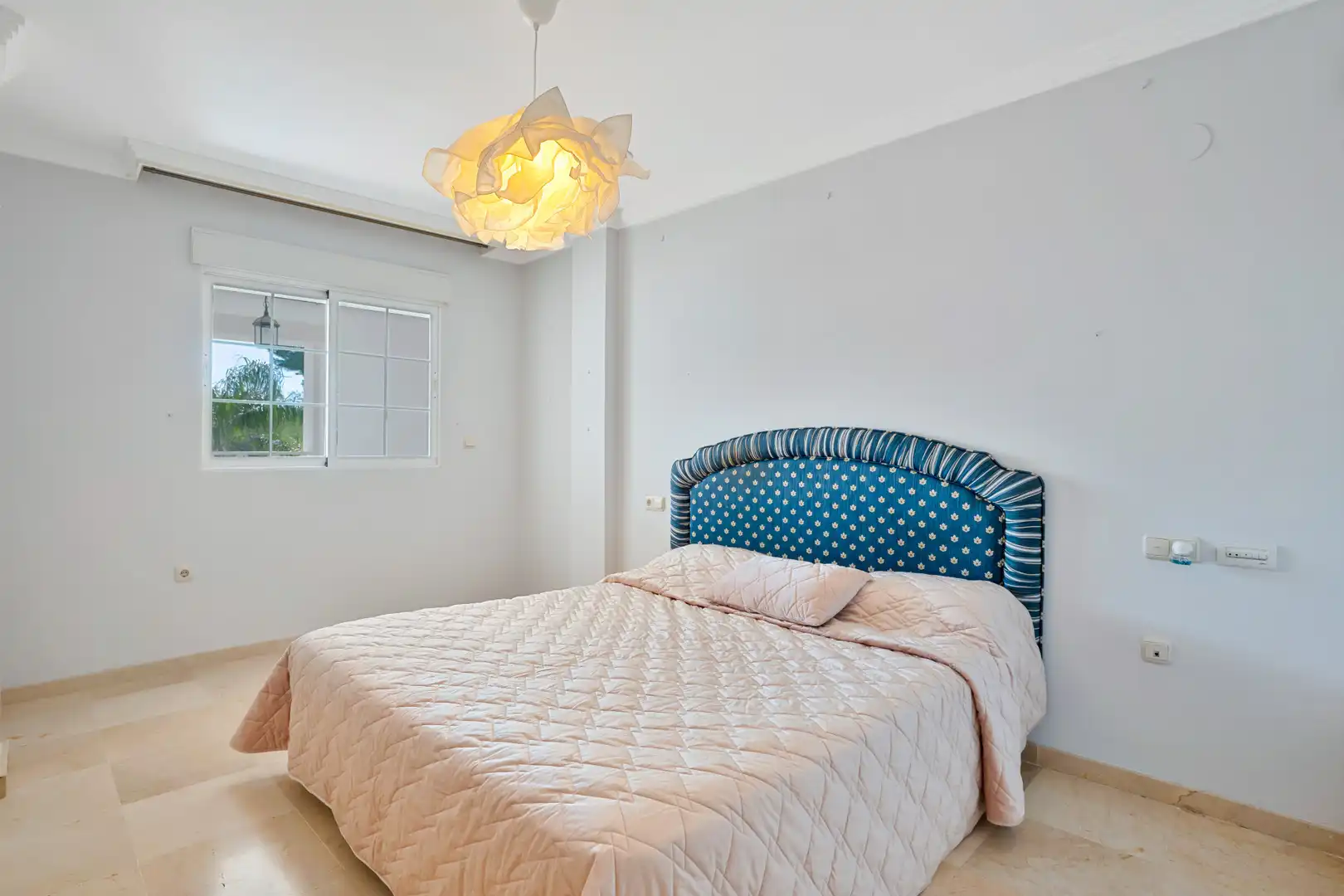 Habitación de Apartamento en venta en Marbella con Aire acondicionado, Terraza y Trastero