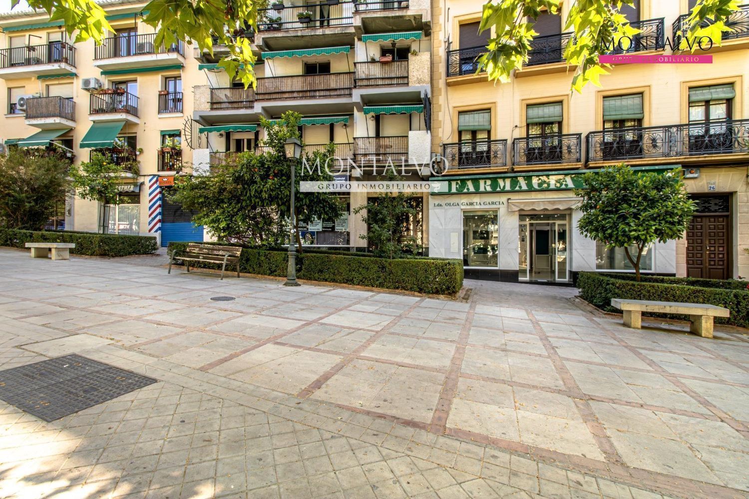 Vista exterior de Local en venta en  Granada Capital