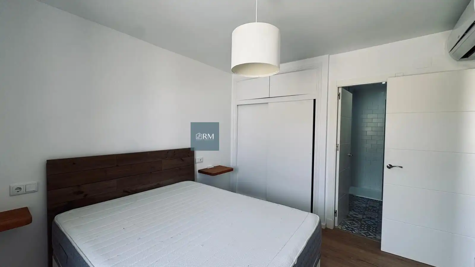 Schlafzimmer von Wohnung zur Miete in Sanlúcar de Barrameda mit Klimaanlage, Parkett und Balkon