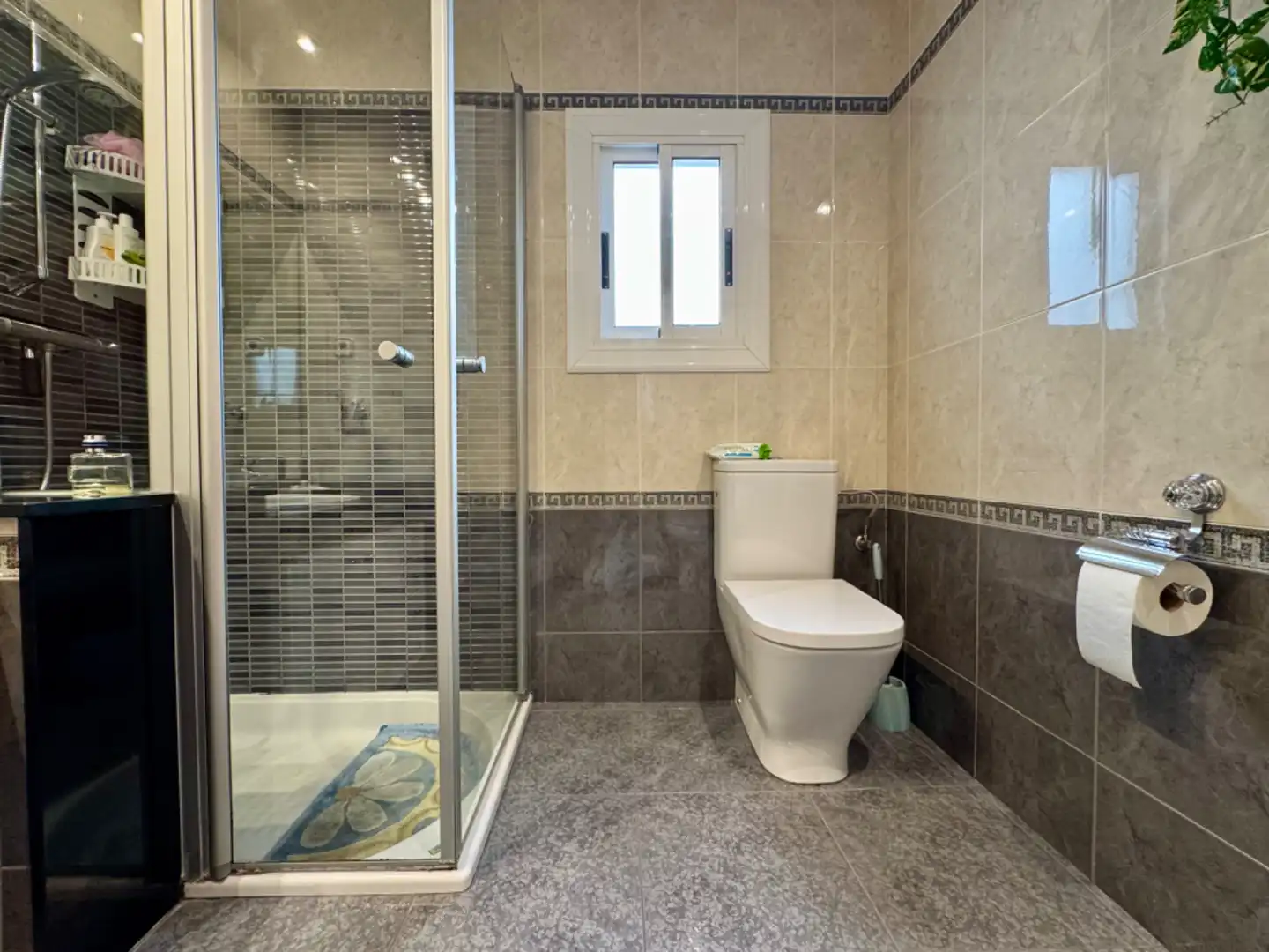 Baño de Piso en venta en Sant Boi de Llobregat con Aire acondicionado, Terraza y Trastero