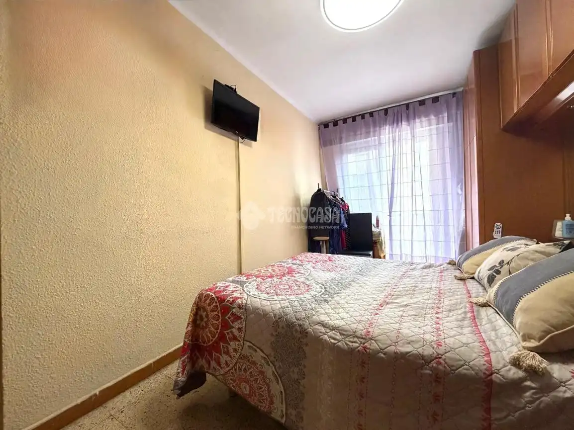 Flat with terrace for sale in Salut - Lloreda, imagen 9