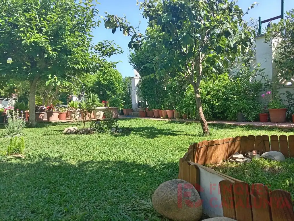 Jardí de Casa o xalet en venda en Vilobí d'Onyar