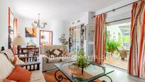 Sala d'estar de Casa o xalet en venda en Espartinas amb Aire condicionat, Jardí privat i Terrassa