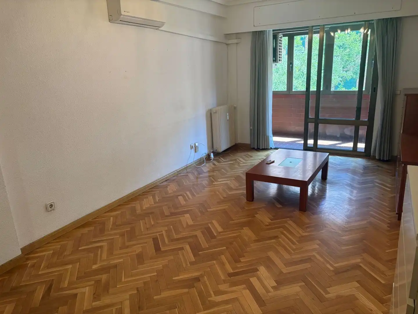 Sala de estar de Apartamento de alquiler en Madrid con Aire acondicionado, Calefacción y Terraza