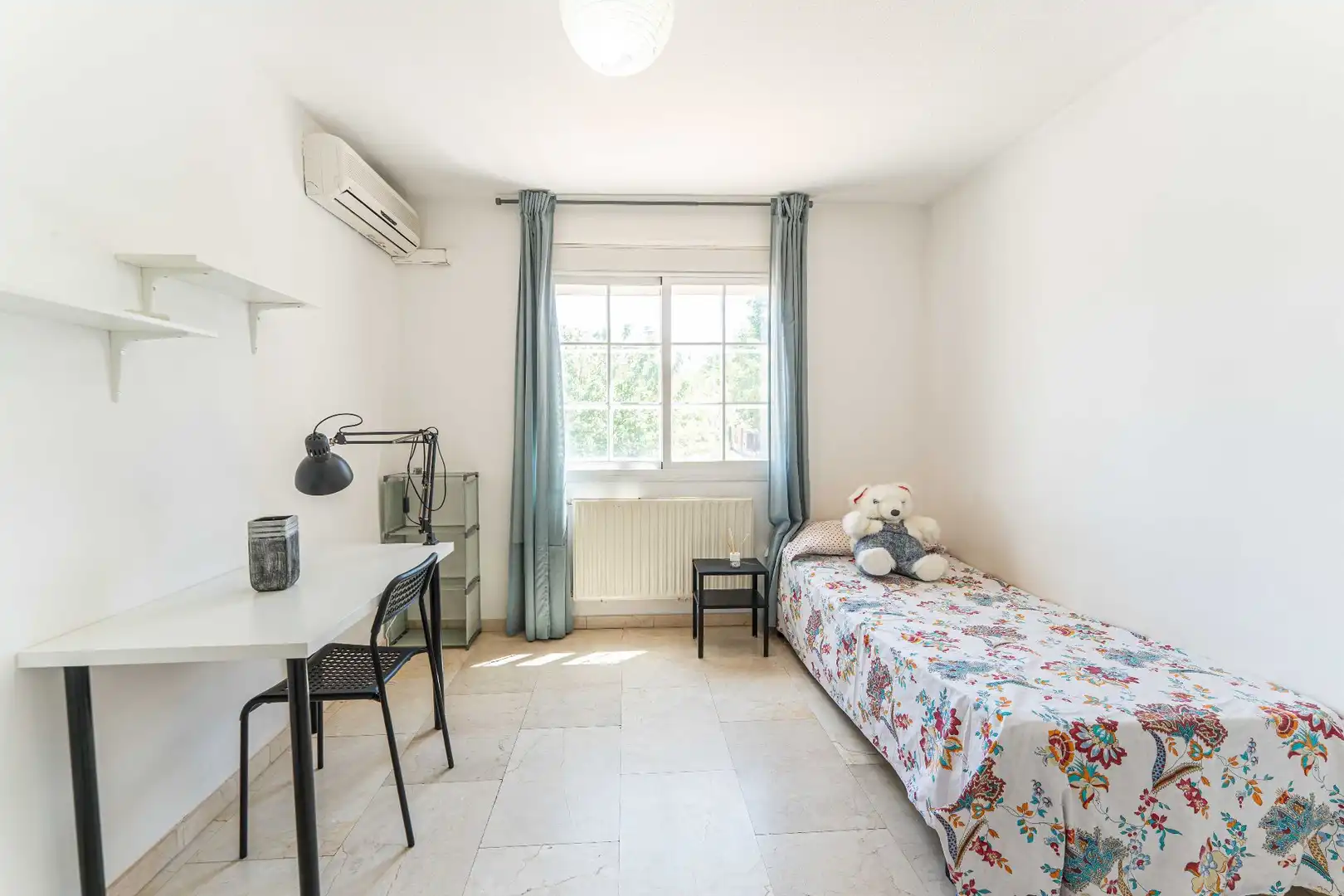 Habitación de Casa adosada en venta en Fuenlabrada con Aire acondicionado, Calefacción y Jardín privado