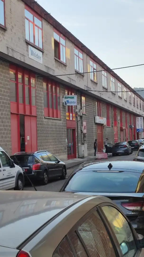 Vista exterior de Nau industrial en venda en Oviedo 