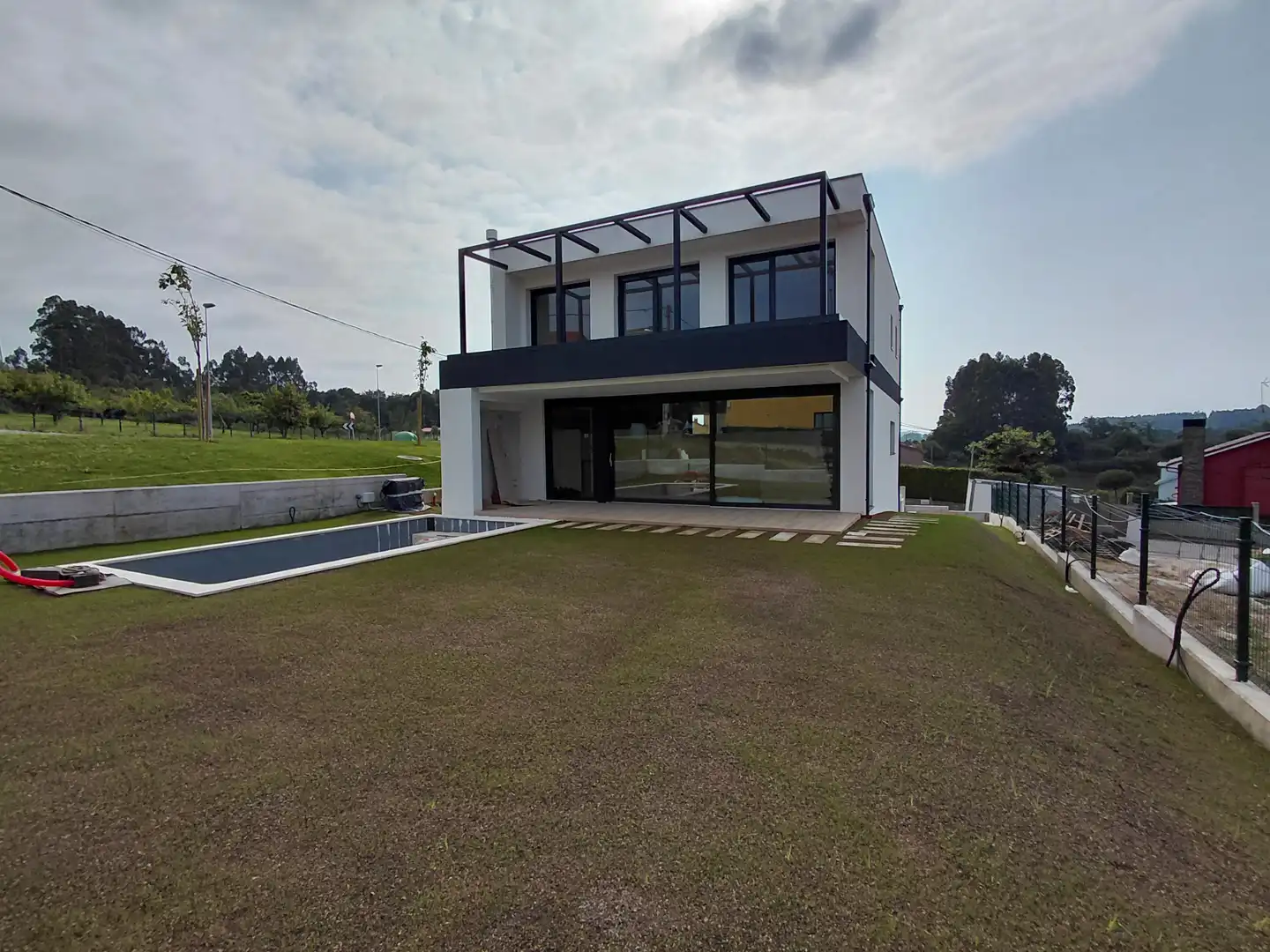 Vista exterior de Casa o xalet en venda en Oleiros amb Calefacció, Jardí privat i Parquet