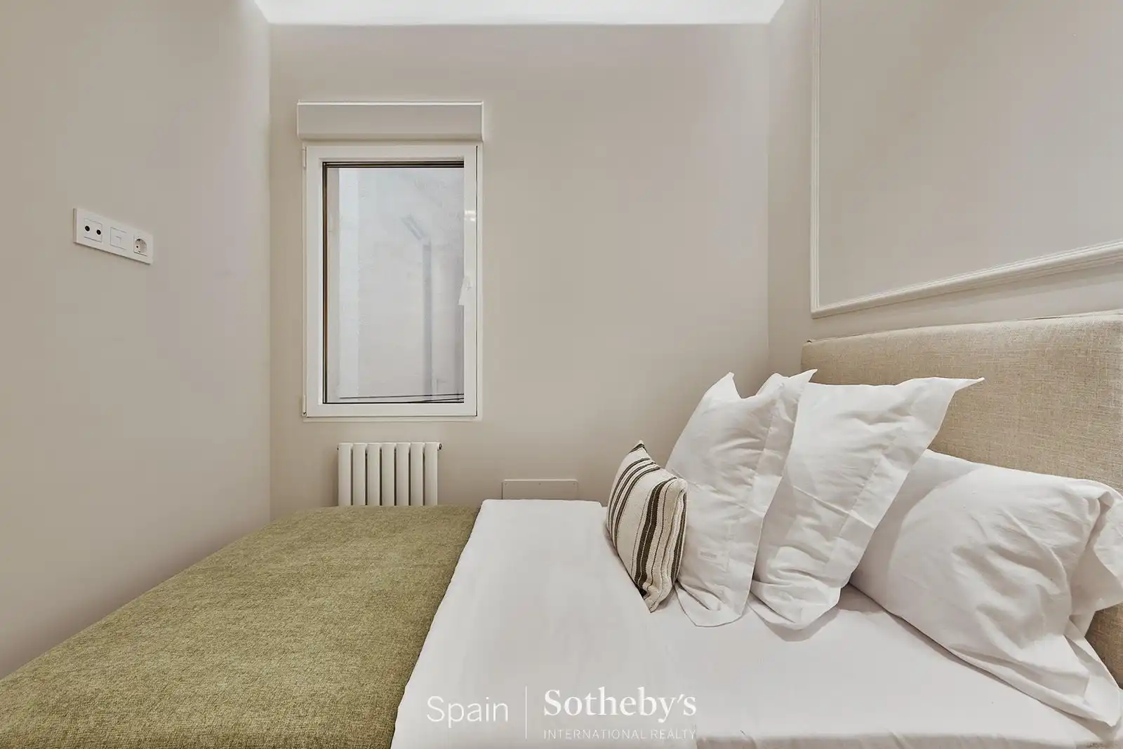 Dormitori de Apartament en venda en Madrid amb Aire condicionat, Calefacció i Terrassa