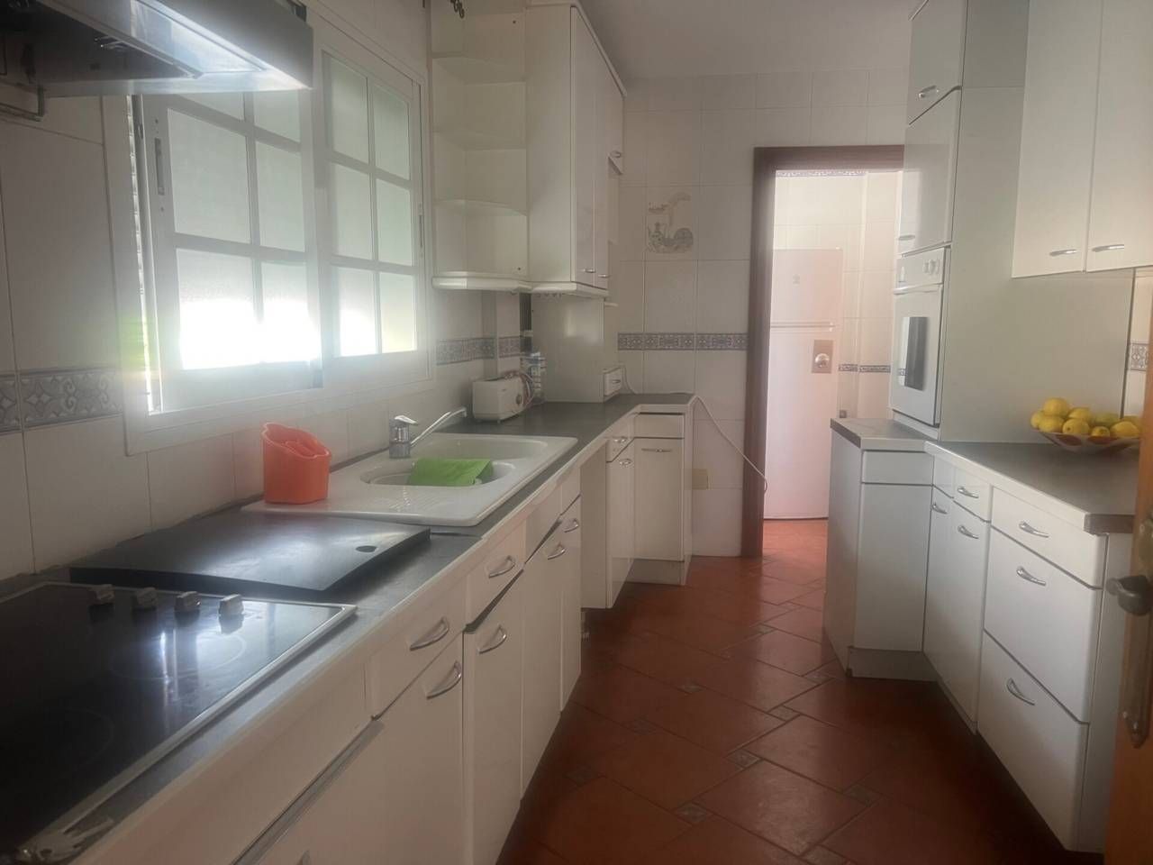 Cuina de Casa adosada de lloguer en Estepona amb Terrassa i Moblat