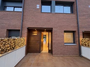 Maison jumelée avec balcon à vendre à Sant Vicenç centre