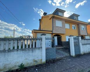 Exterior view of Single-family semi-detached for sale in Carracedelo  with Heating and Private garden