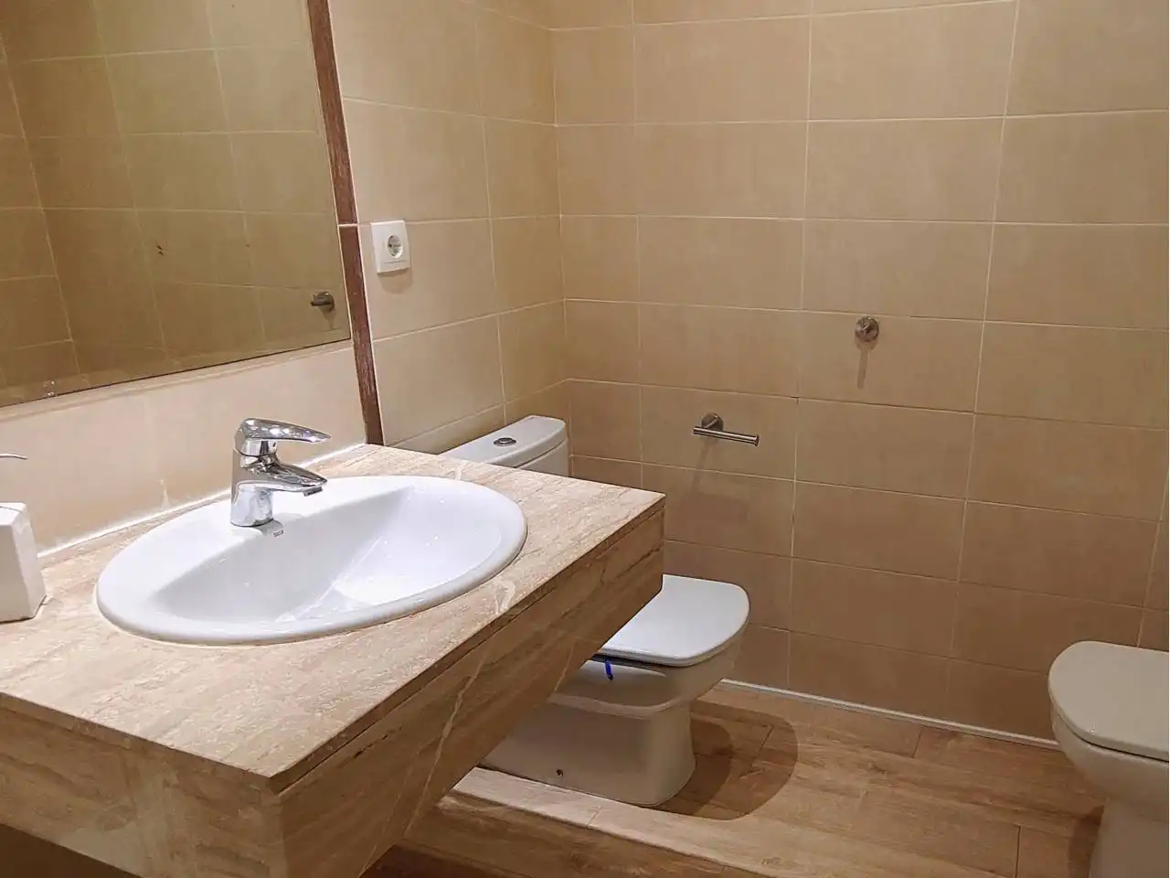 Baño de Piso de alquiler en Valencia con Aire acondicionado, Calefacción y Balcón