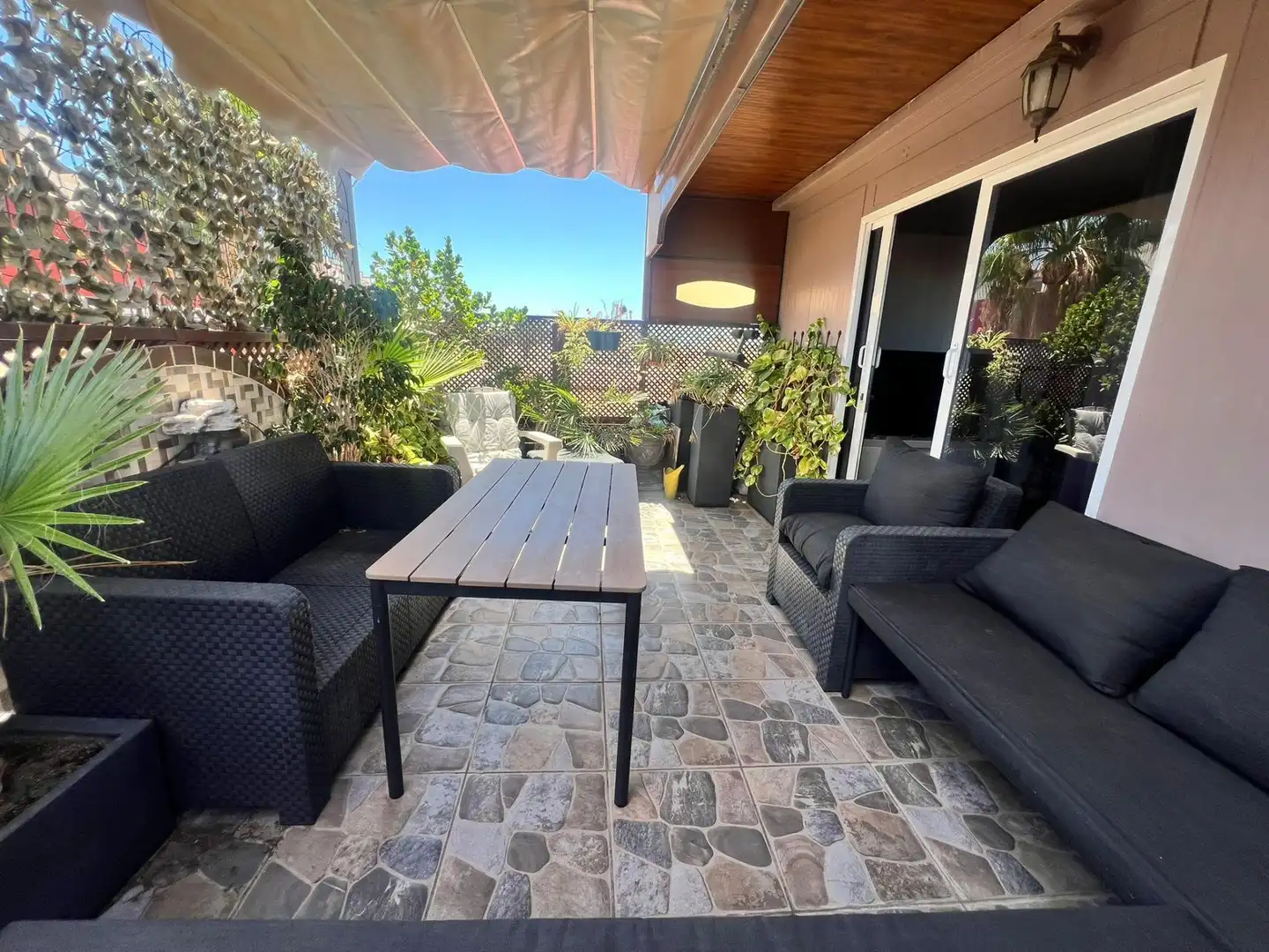 Terrasse von Einfamilien-Reihenhaus zum Verkauf in San Bartolomé de Tirajana mit Klimaanlage, Terrasse und Abstellraum