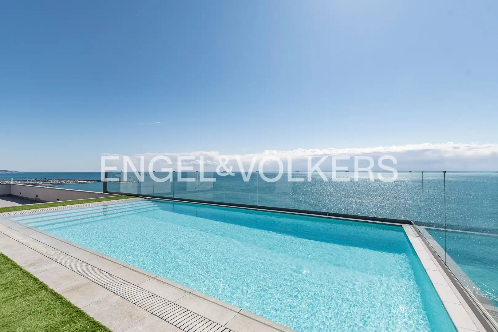 Piscina de Ático en venta en Mataró con Calefacción