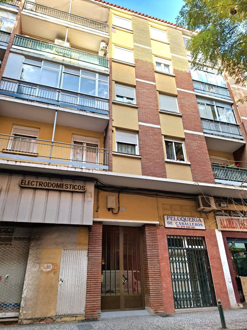Exterior view of Flat for sale in  Zaragoza Capital  with Heating, Furnished and Balcony