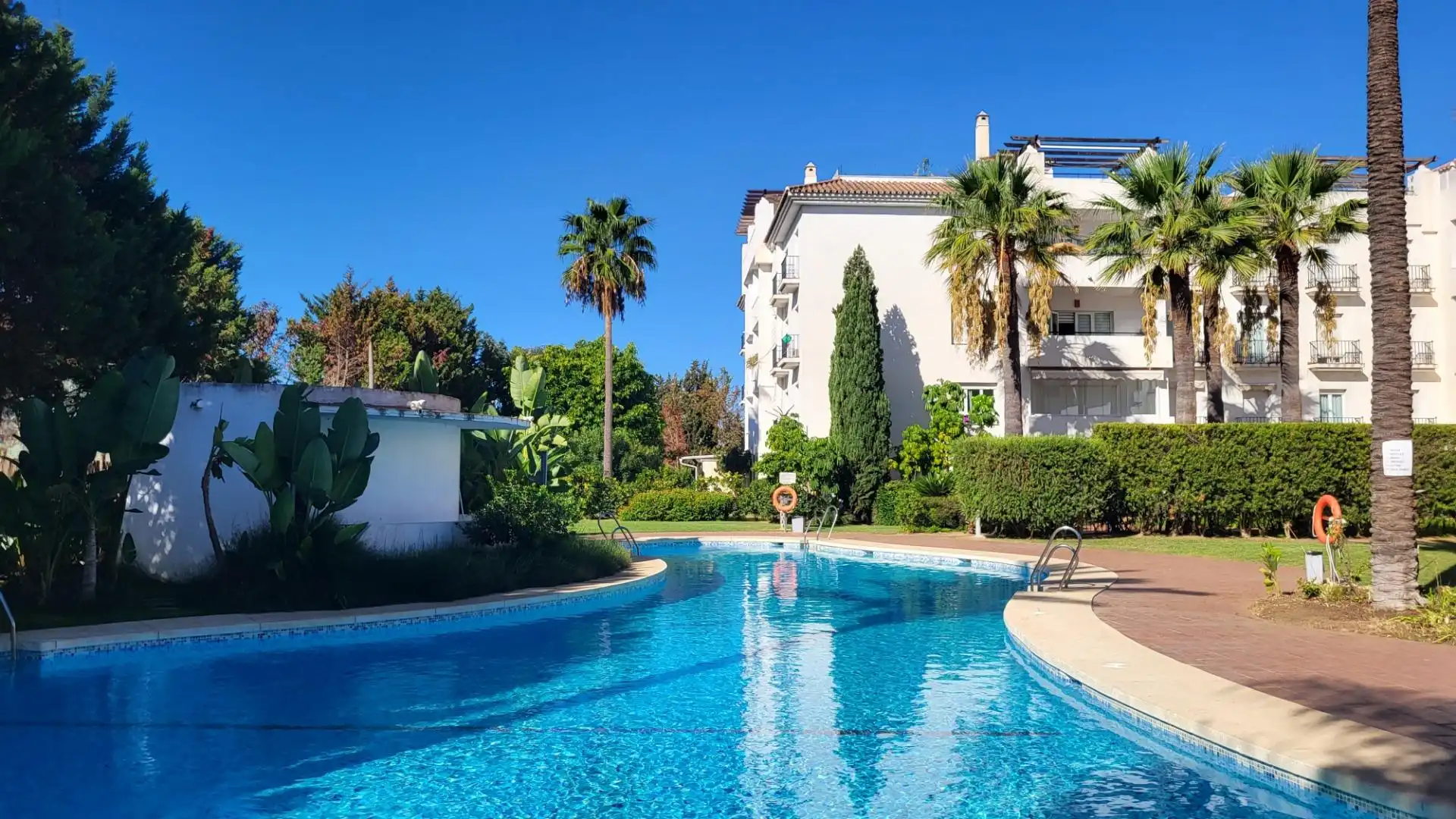 Exterior view of Apartments for rent in Nueva Andalucía