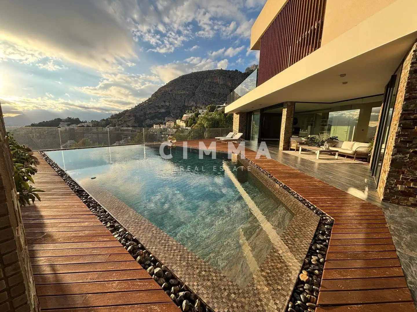 Chalet con piscina en venta en Calle de Alemania, imagen 3