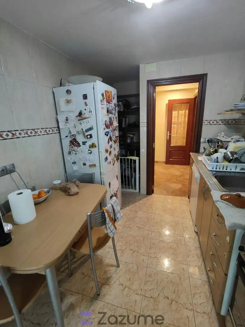 Cuina de Pis de lloguer en Valencia amb Aire condicionat, Calefacció i Moblat