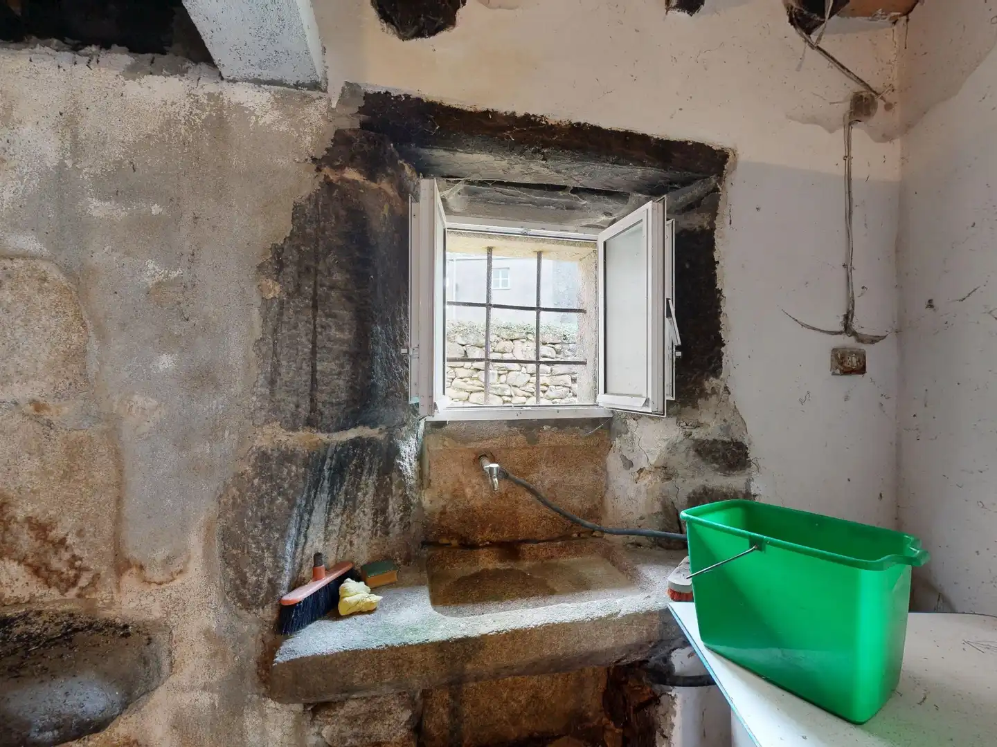 Kitchen of Houses for sale in O Valadouro    with Storage room
