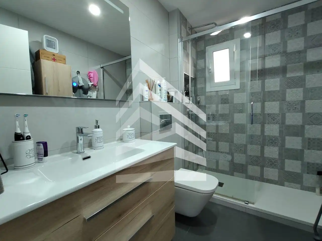 Badezimmer von Wohnung zum Verkauf in Barcelona mit Heizung, Parkett und Möbliert