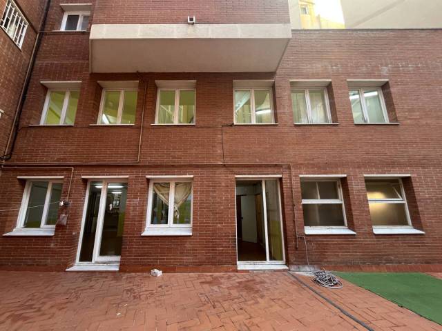 Local comercial en Alquiler en Calle Duquesa de Orleans en Sarrià
