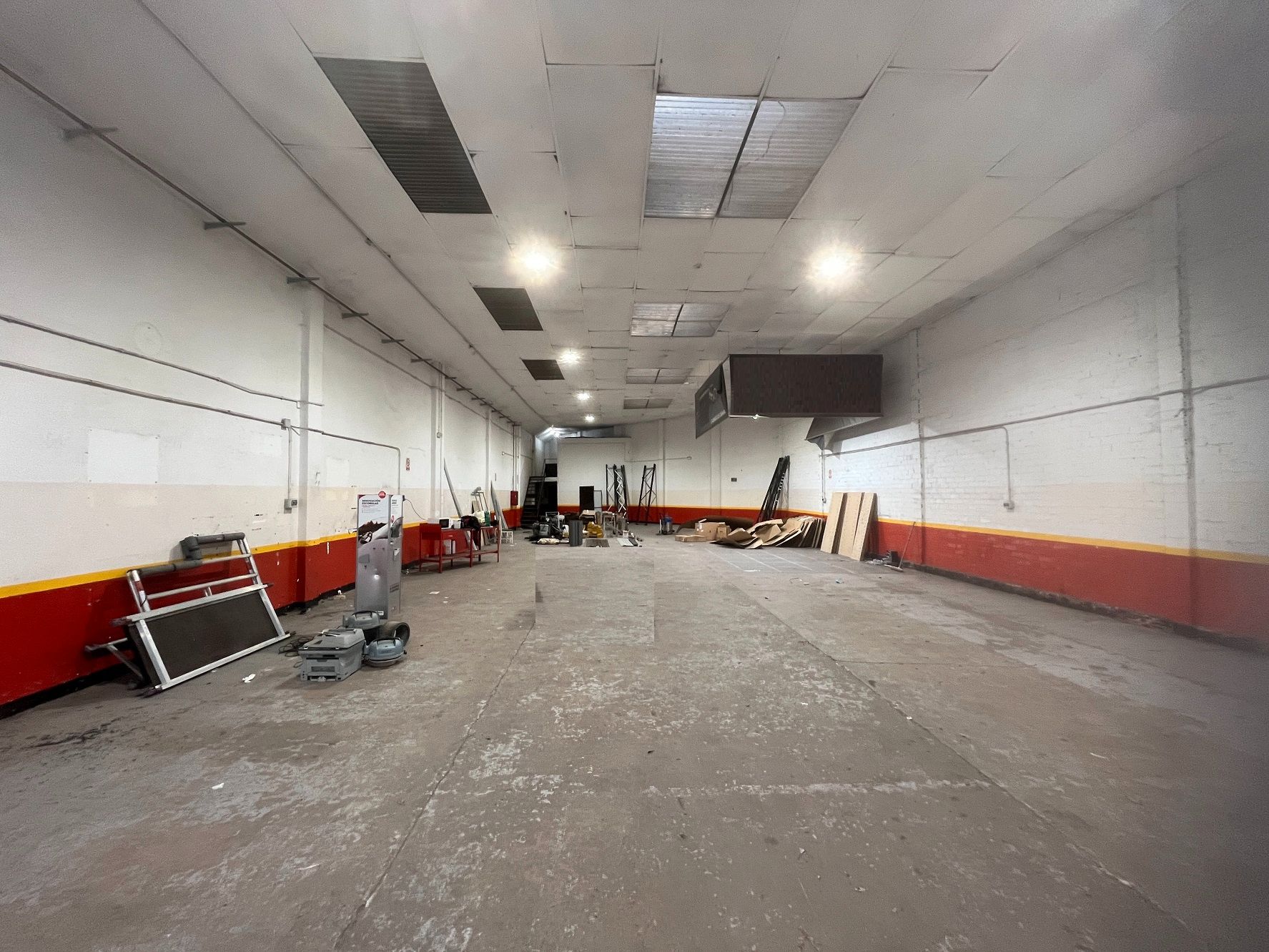 Nave industrial de alquiler en Girona Capital con Alarma