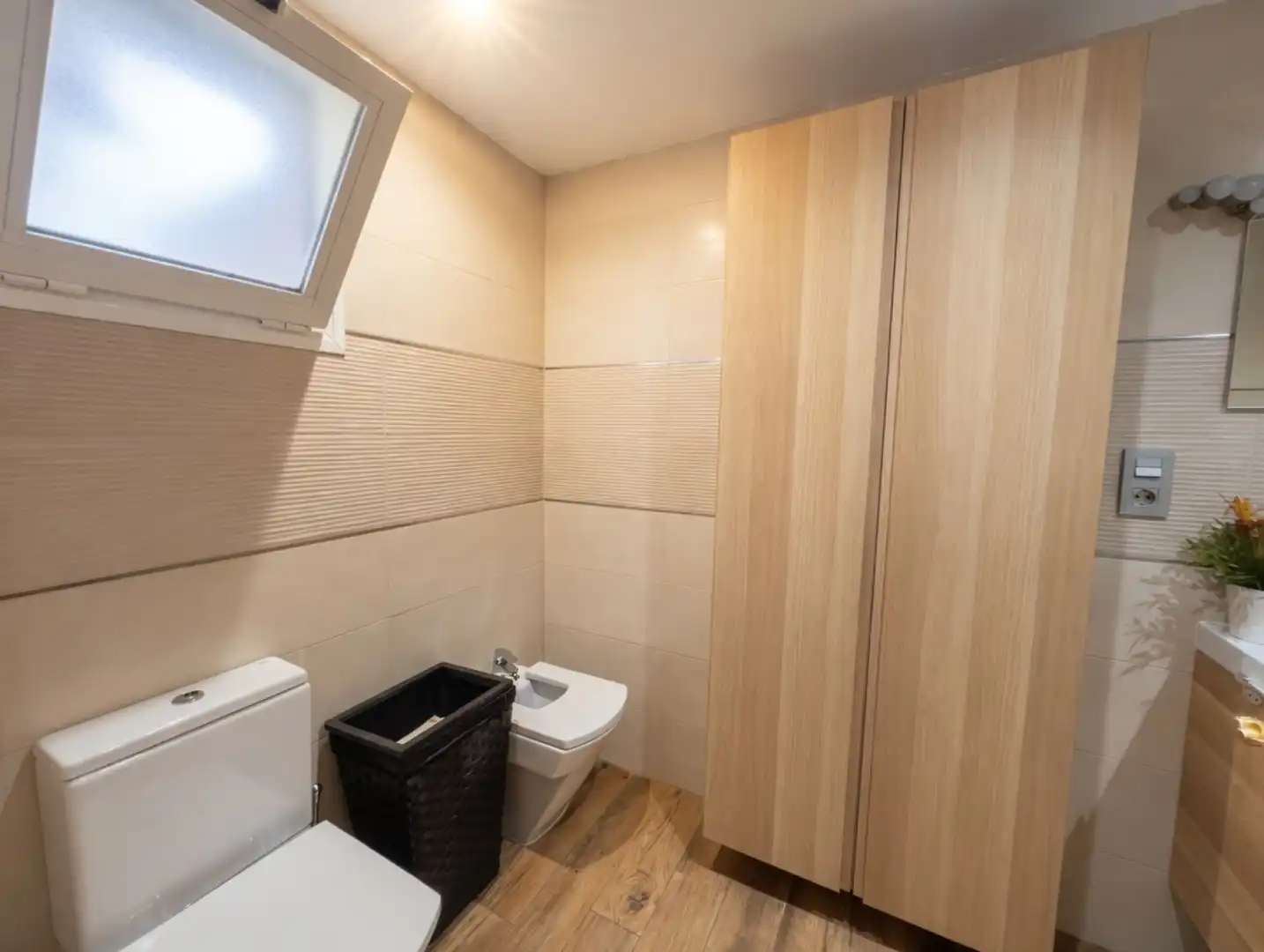 Badezimmer von Wohnung zum Verkauf in Málaga mit Klimaanlage, Privatgarten und Terrasse