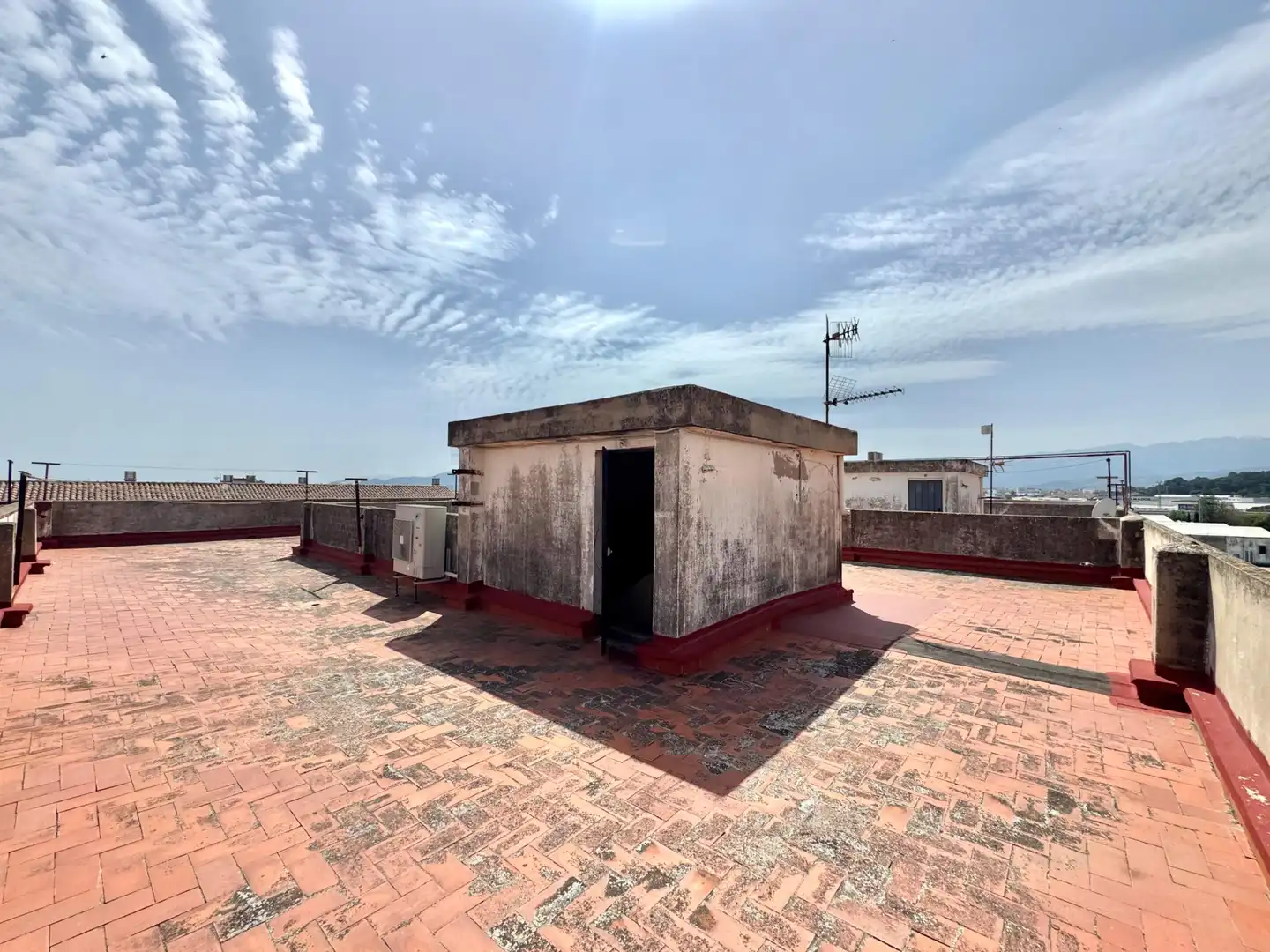 Außenansicht von Wohnung zum Verkauf in Gandia mit Klimaanlage, Abstellraum und Balkon