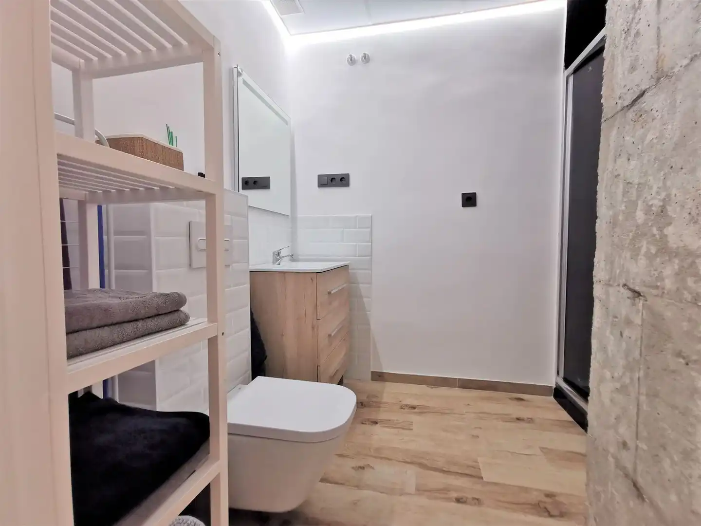 Badezimmer von Wohnungen zur Miete in Madrid mit Klimaanlage